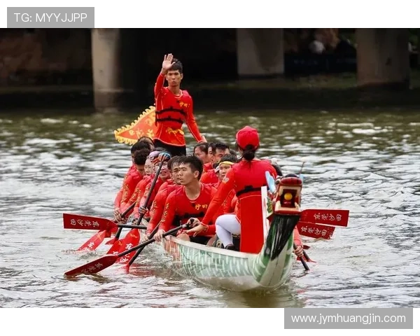 东莞沙田龙舟竞渡：一家三队同心出征大湾区